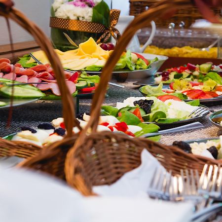 Hotel Diament Economy Гливице Екстериор снимка