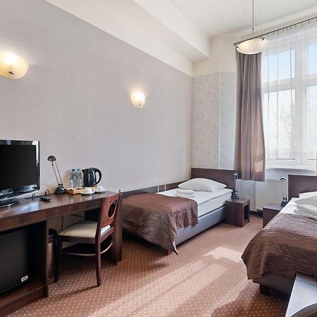 Hotel Diament Economy Гливице Екстериор снимка
