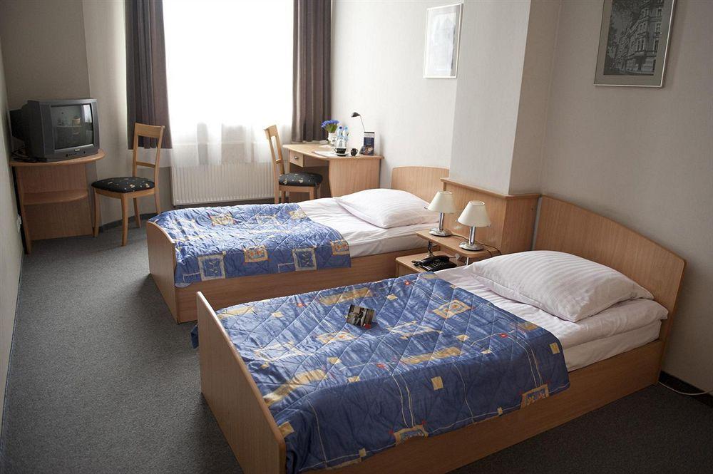 Hotel Diament Economy Гливице Екстериор снимка
