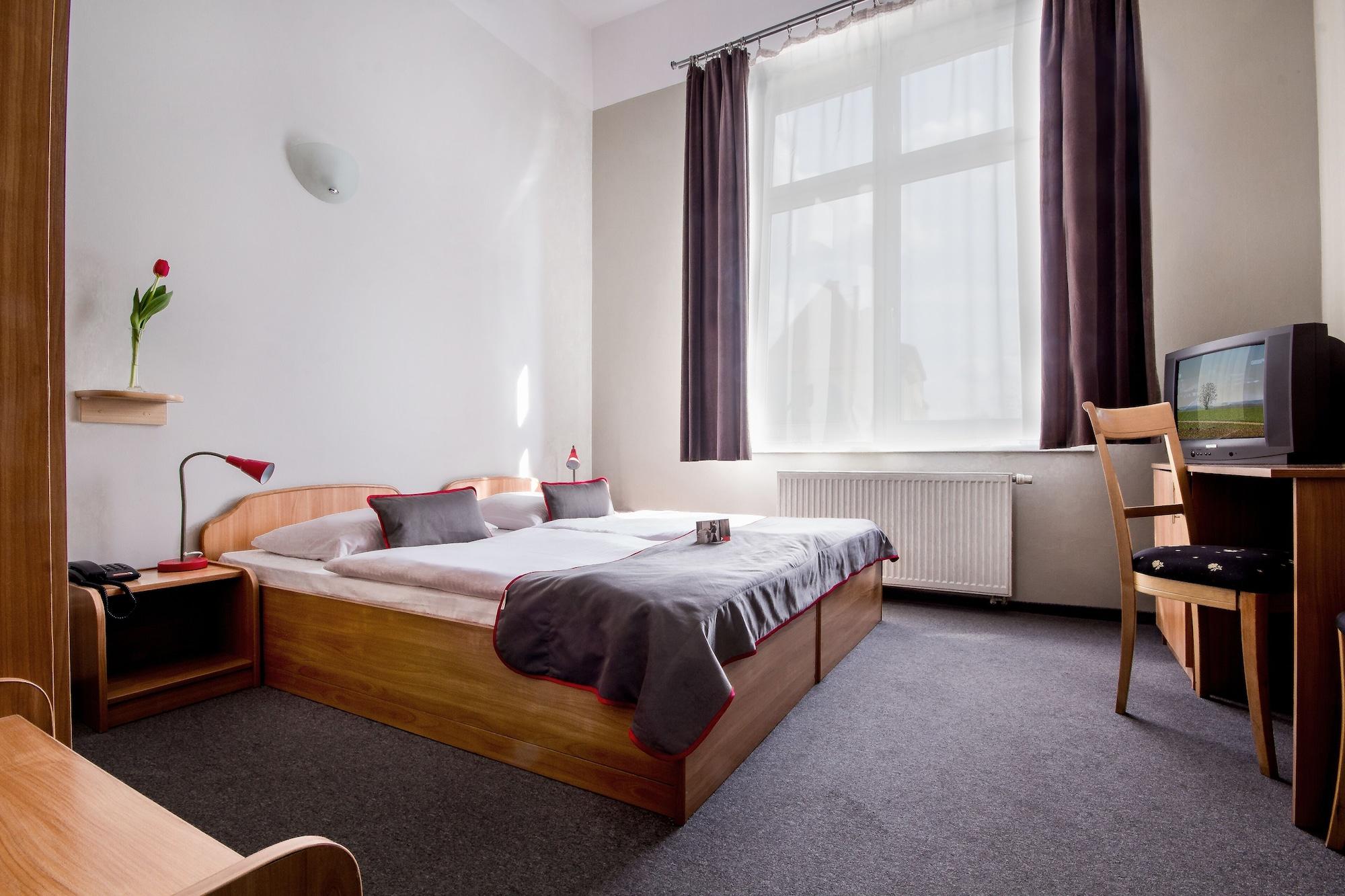 Hotel Diament Economy Гливице Екстериор снимка