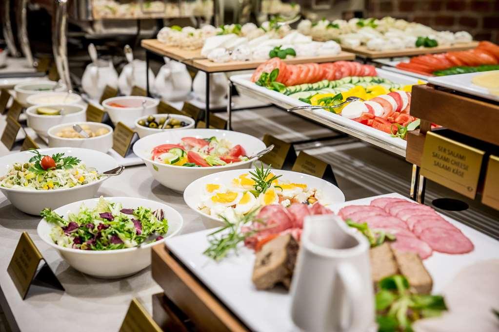 Hotel Diament Economy Гливице Ресторант снимка