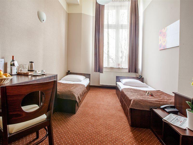 Hotel Diament Economy Гливице Екстериор снимка