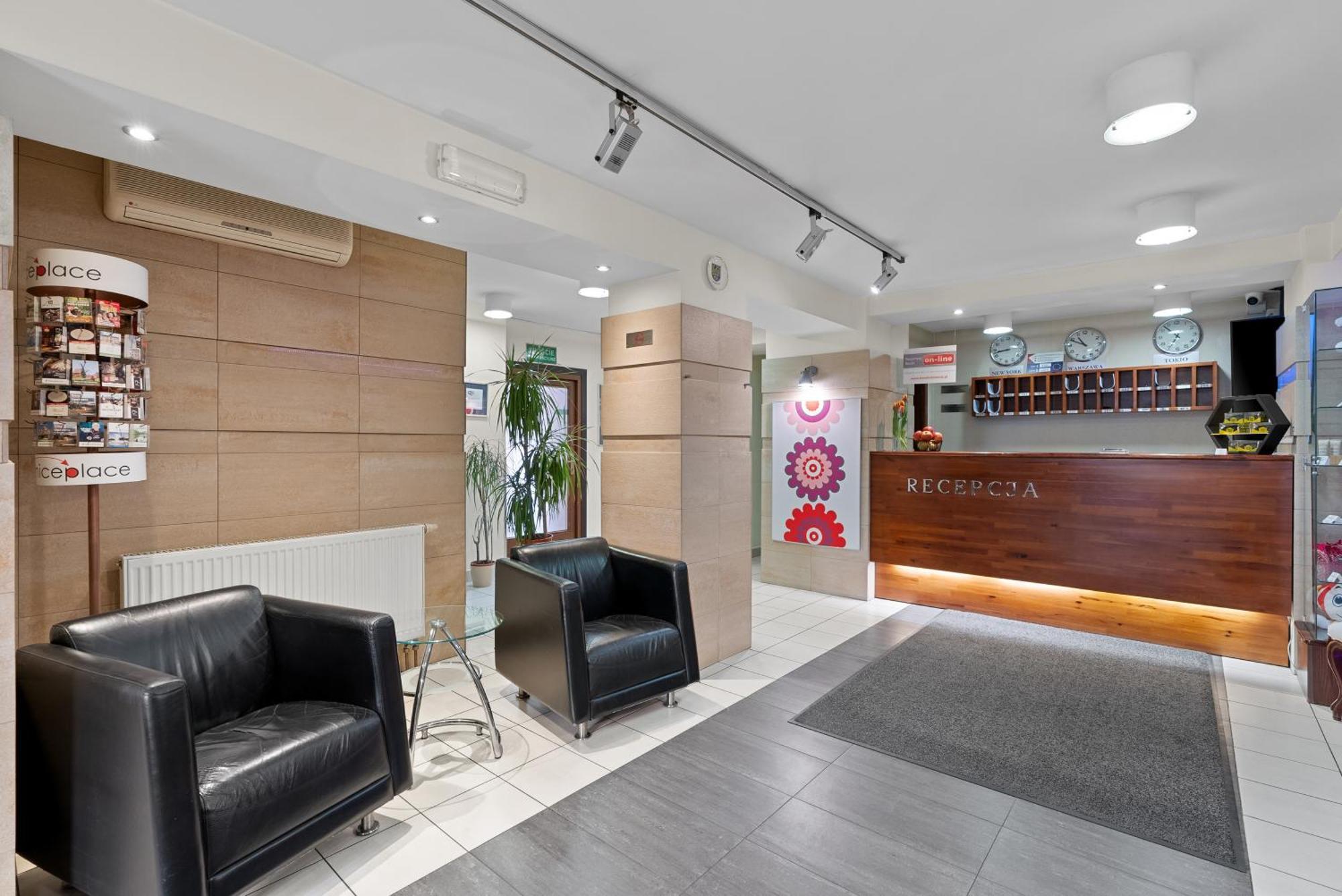 Hotel Diament Economy Гливице Екстериор снимка