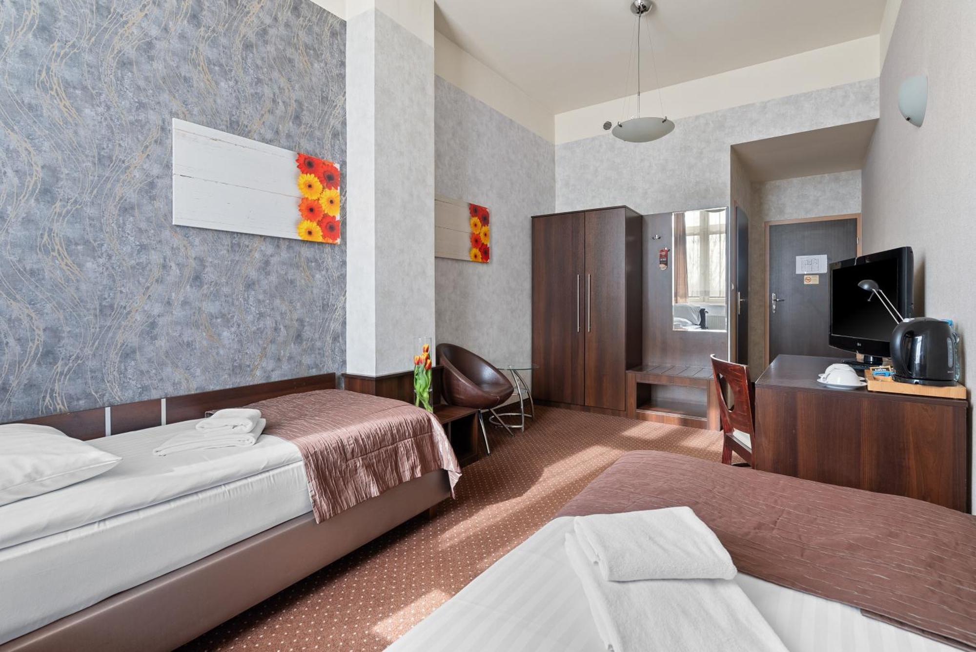 Hotel Diament Economy Гливице Екстериор снимка