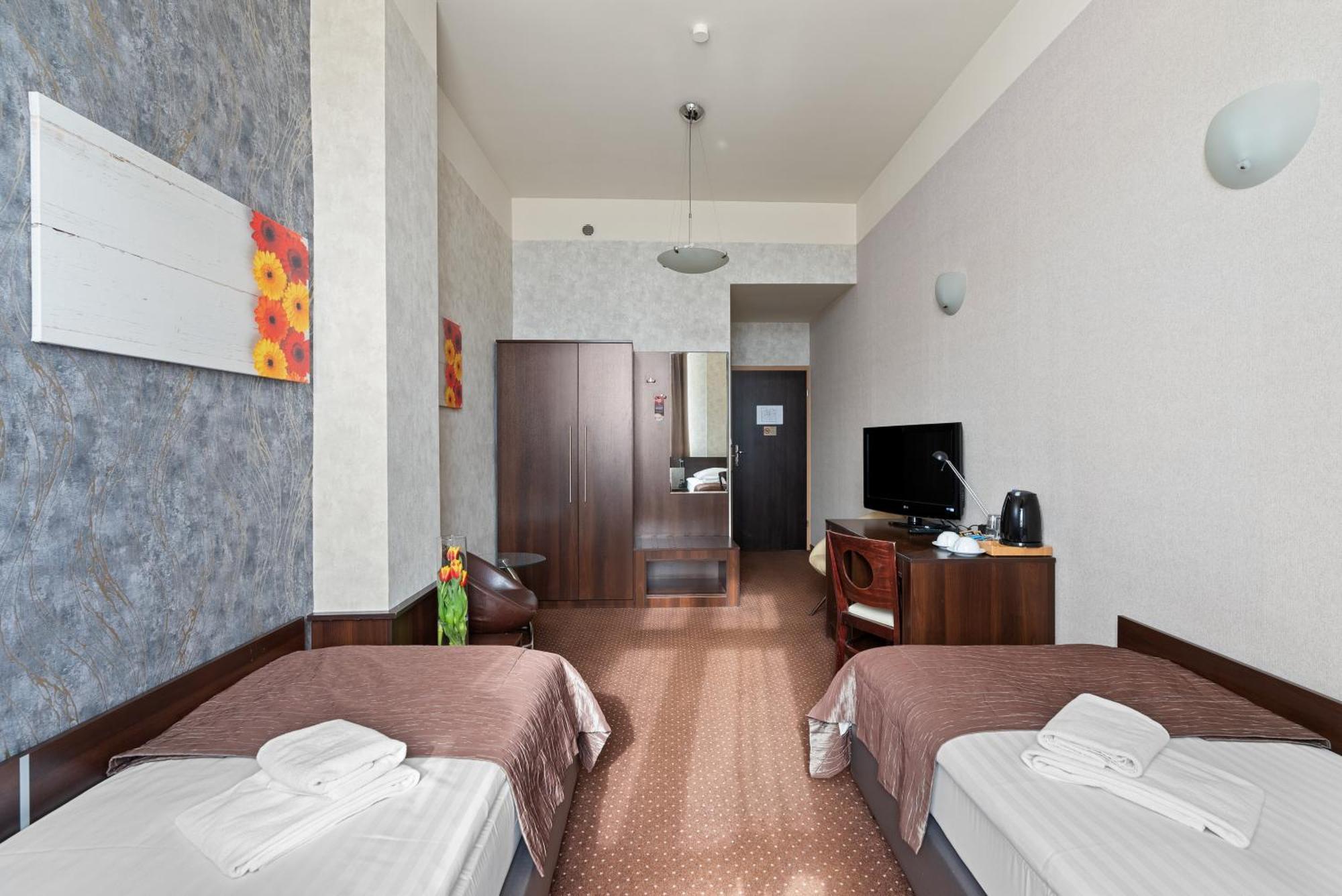 Hotel Diament Economy Гливице Екстериор снимка