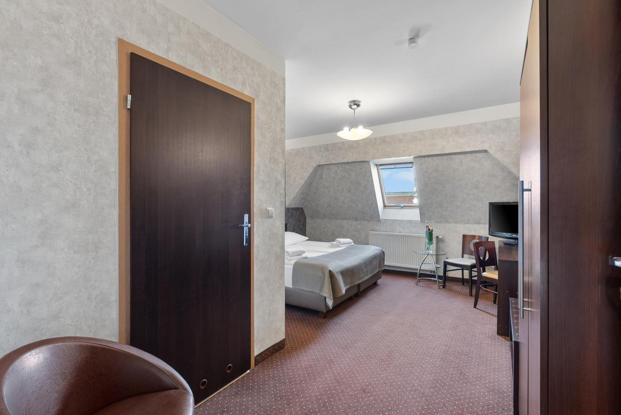 Hotel Diament Economy Гливице Екстериор снимка