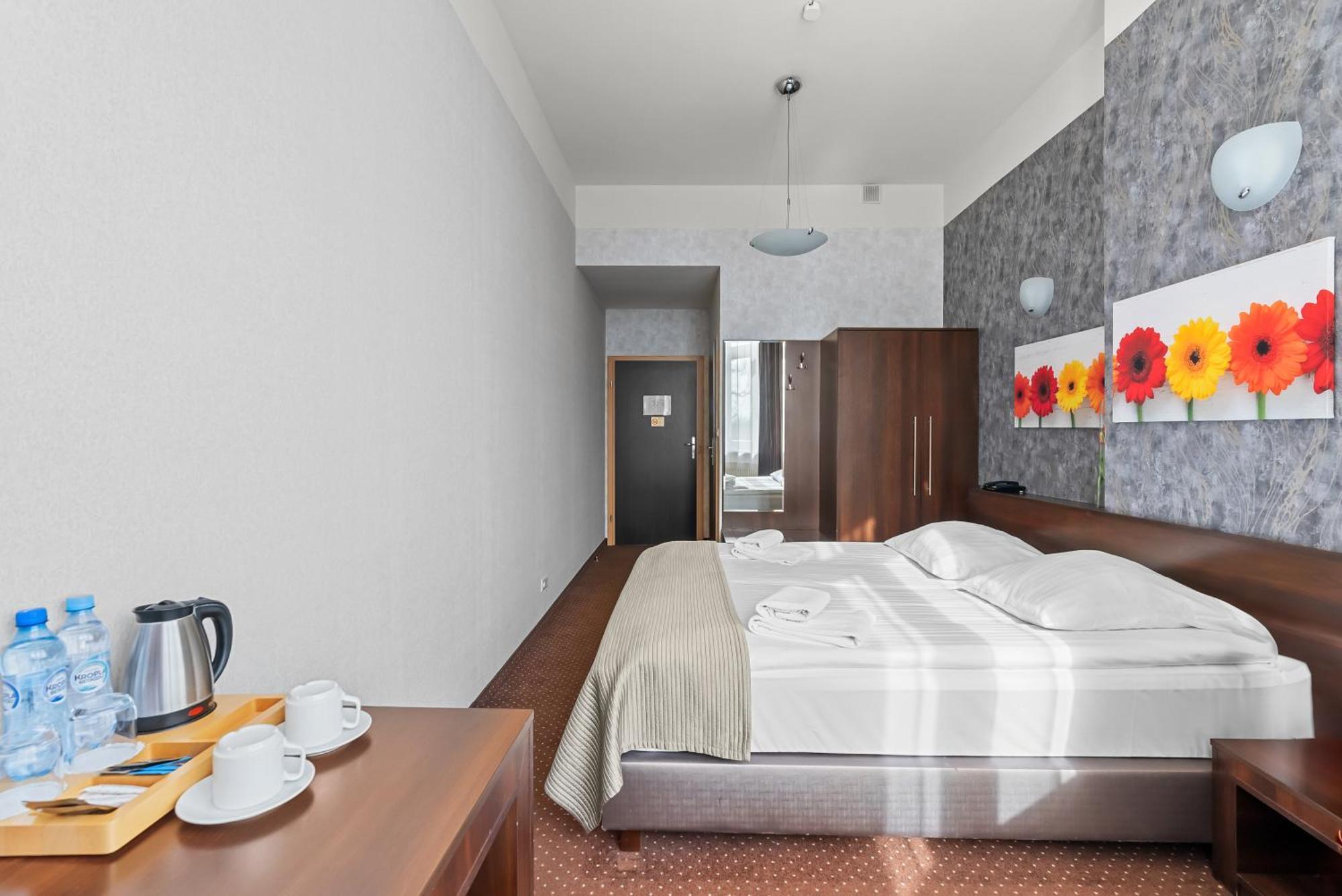 Hotel Diament Economy Гливице Екстериор снимка