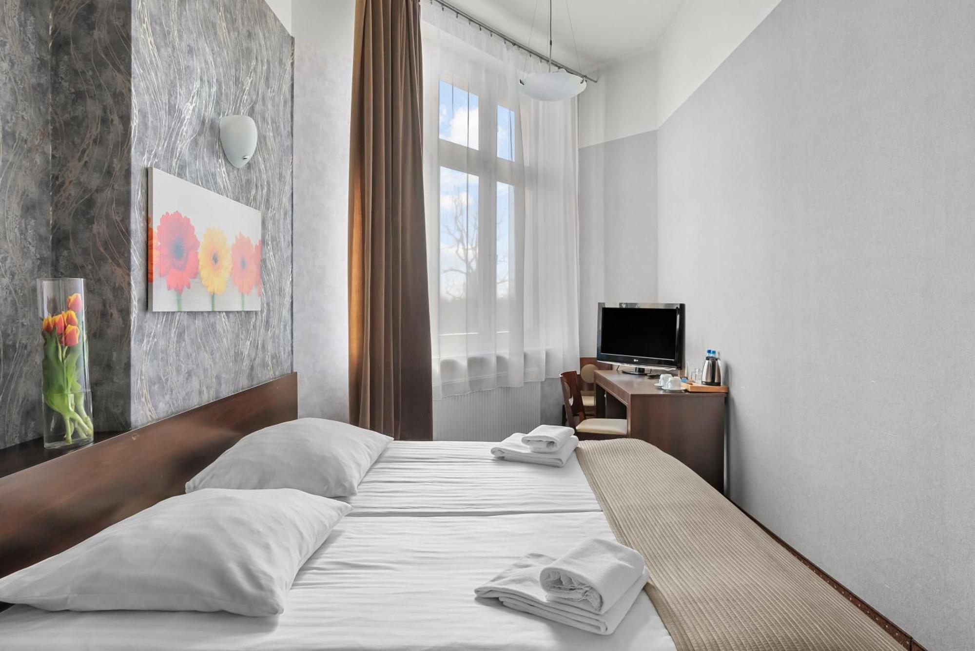 Hotel Diament Economy Гливице Екстериор снимка