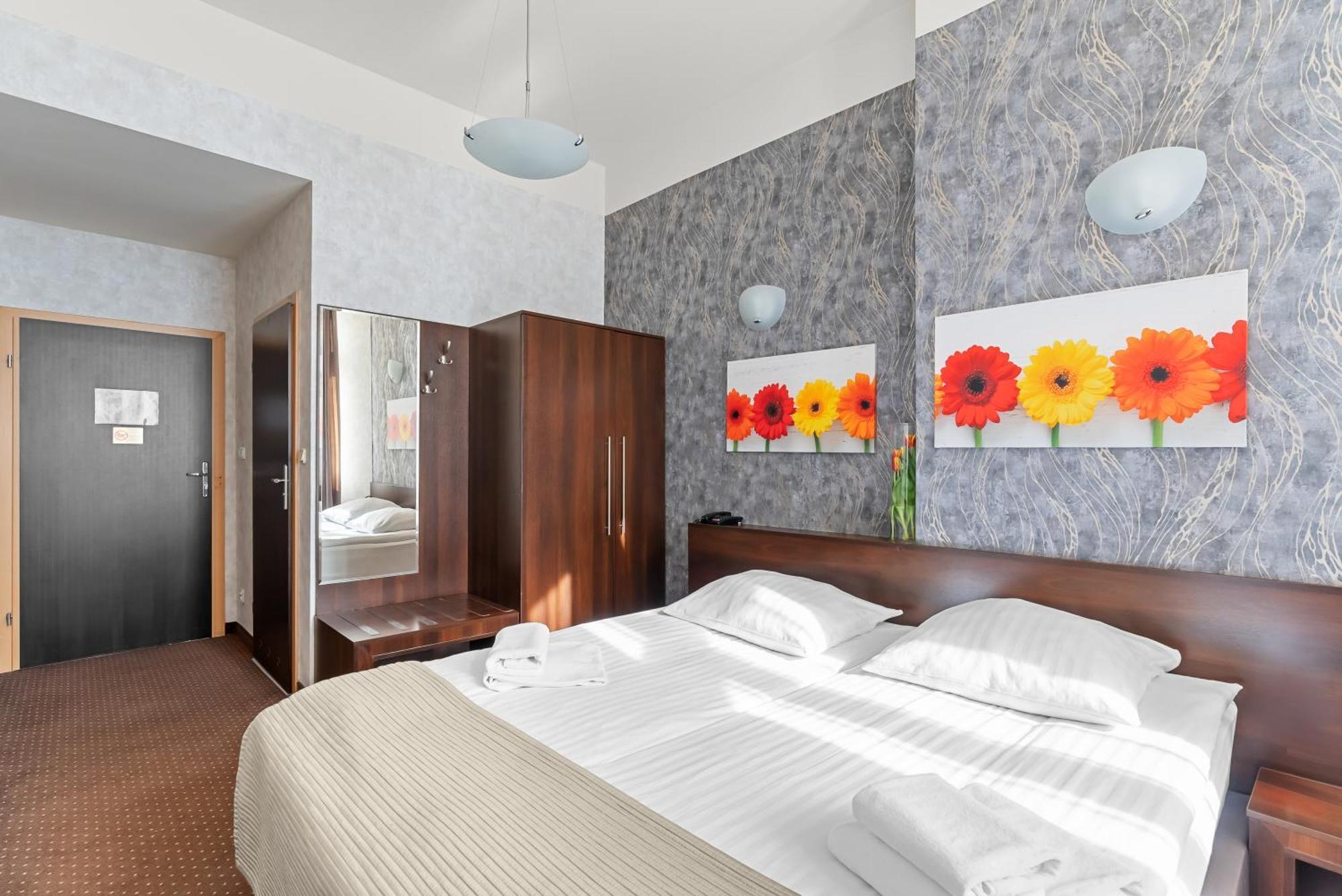 Hotel Diament Economy Гливице Екстериор снимка