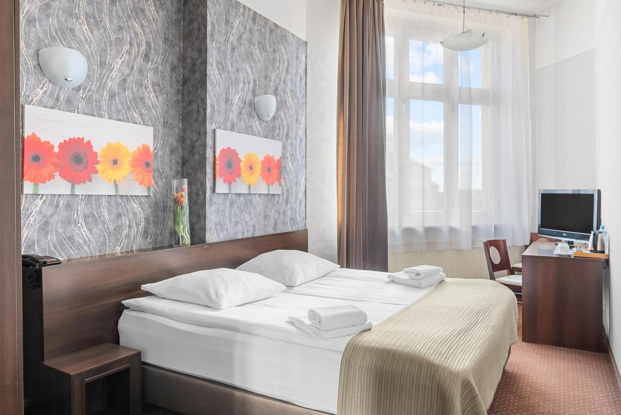 Hotel Diament Economy Гливице Екстериор снимка