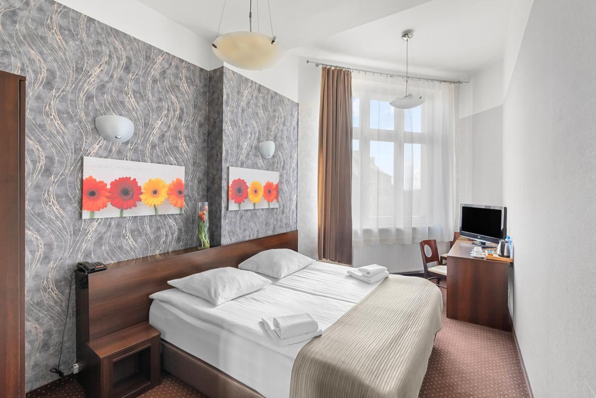 Hotel Diament Economy Гливице Екстериор снимка