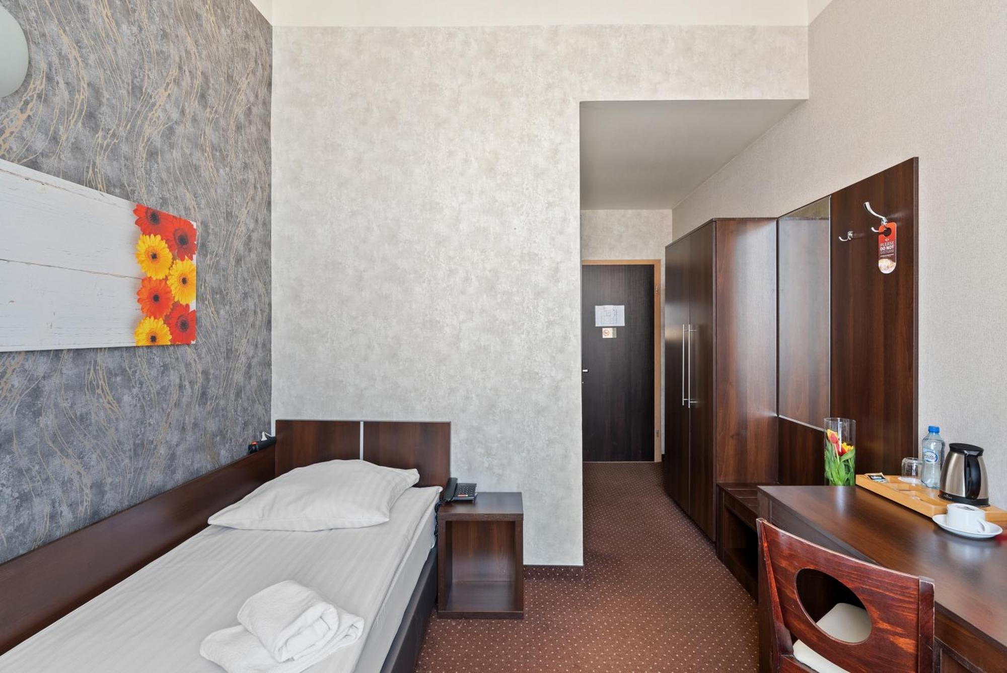 Hotel Diament Economy Гливице Екстериор снимка