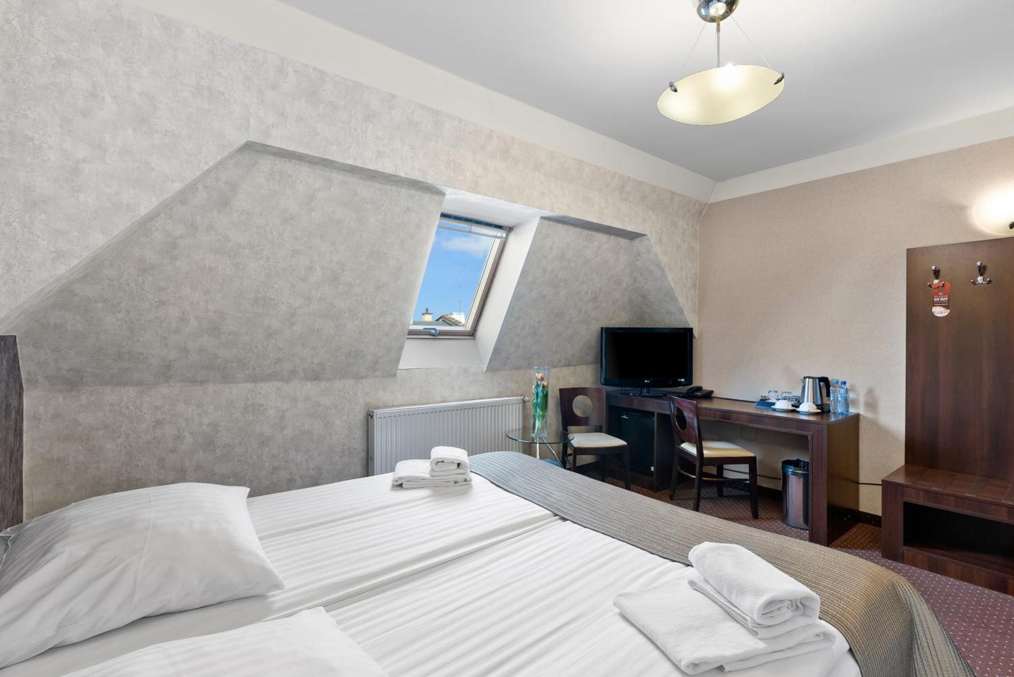 Hotel Diament Economy Гливице Екстериор снимка