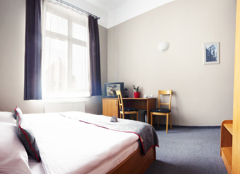 Hotel Diament Economy Гливице Екстериор снимка