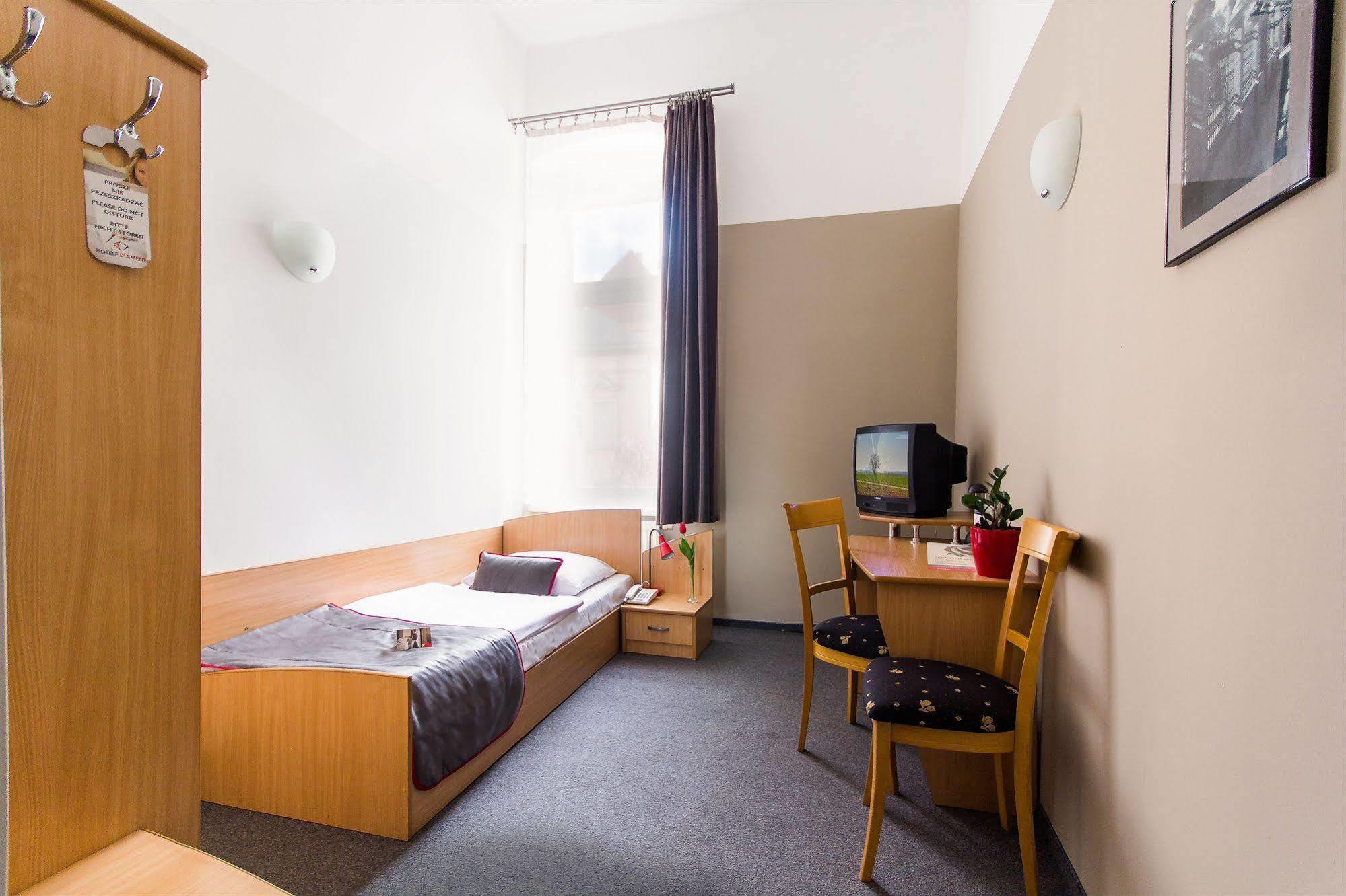 Hotel Diament Economy Гливице Екстериор снимка