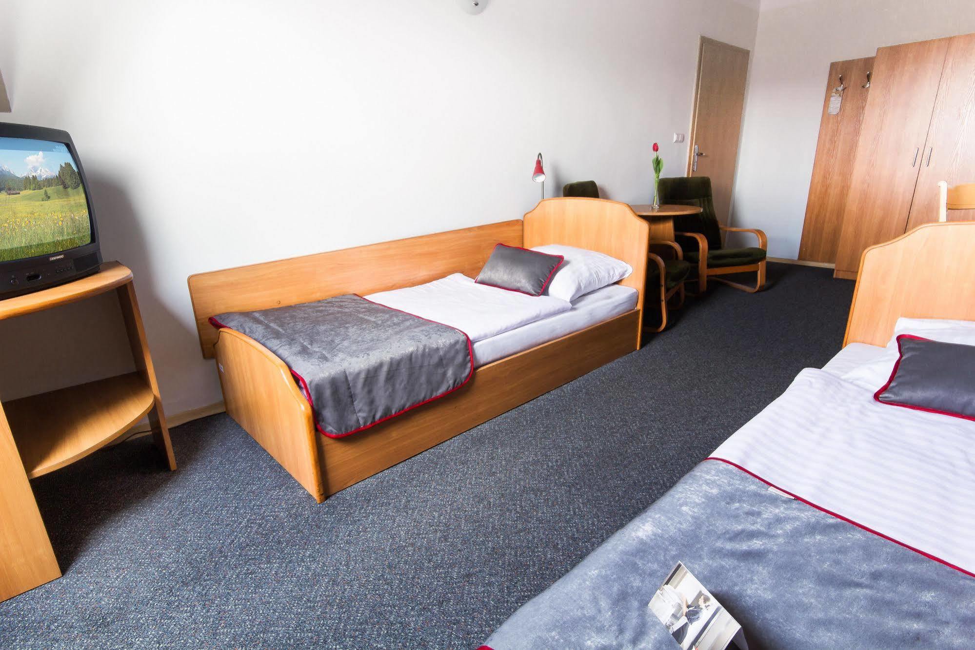 Hotel Diament Economy Гливице Екстериор снимка