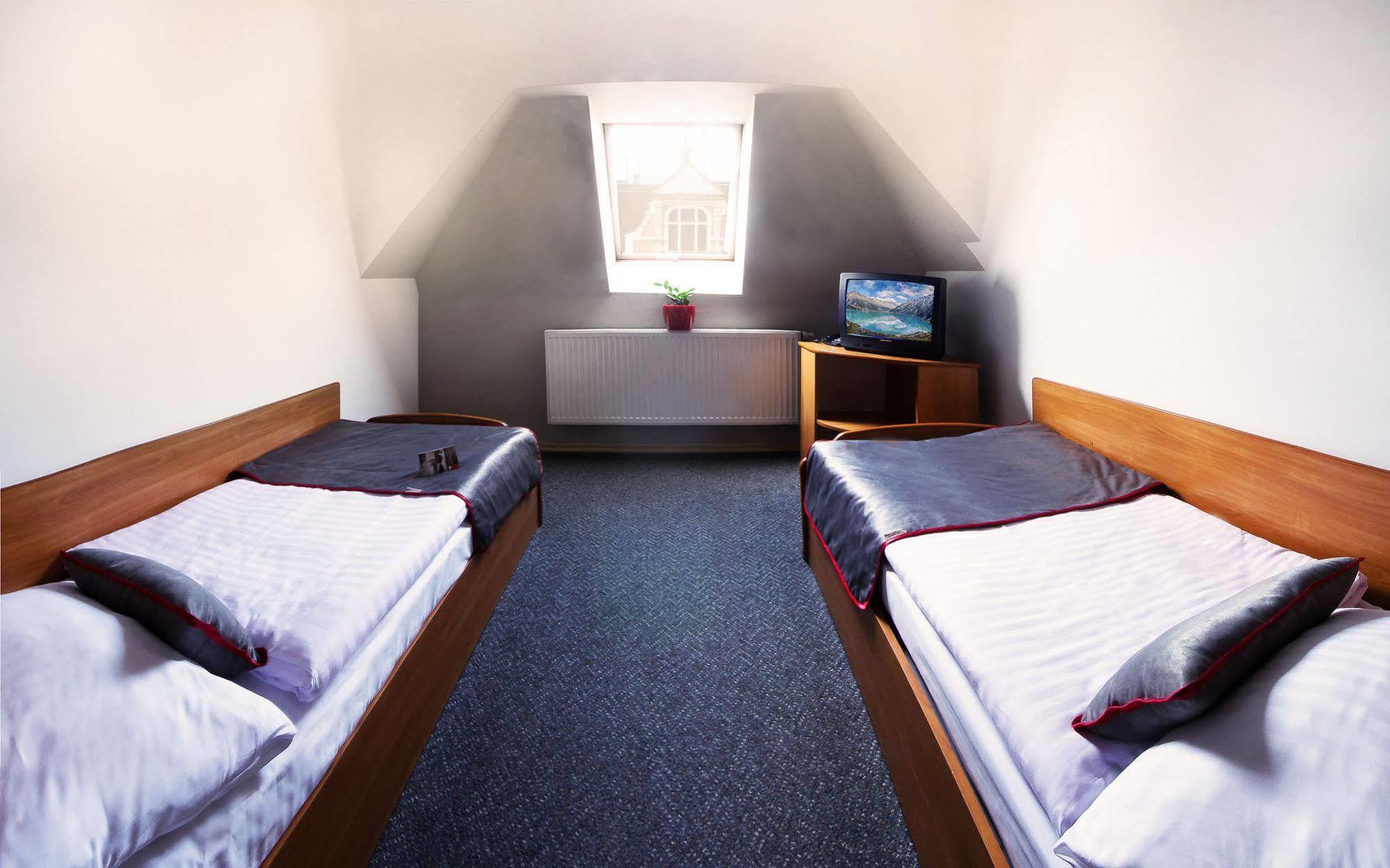 Hotel Diament Economy Гливице Екстериор снимка
