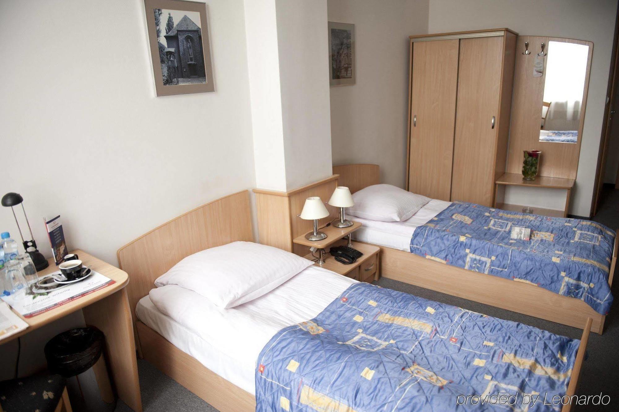 Hotel Diament Economy Гливице Екстериор снимка