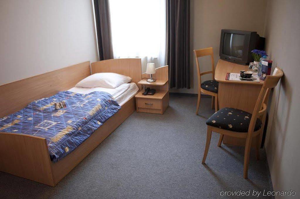 Hotel Diament Economy Гливице Екстериор снимка